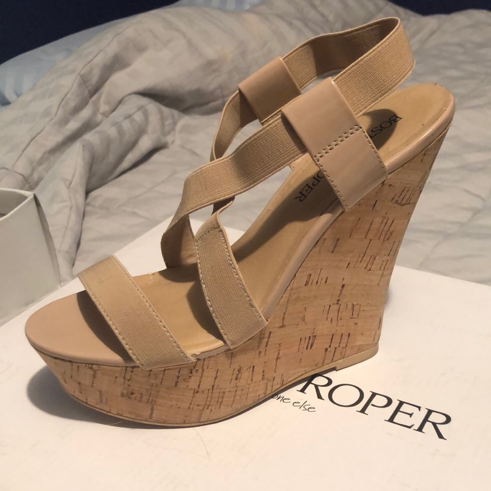 Nude patent wedges